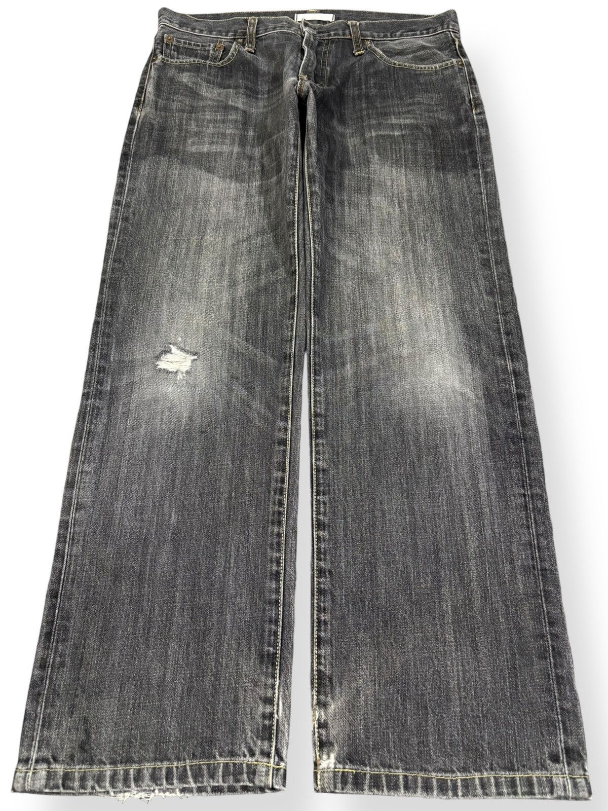 Undercover × Uniqlo Vintage Japanese Brand Uniqlo Faded Washed Distressed Jeans Size US 32 / EU 48 - 1 Thumbnail