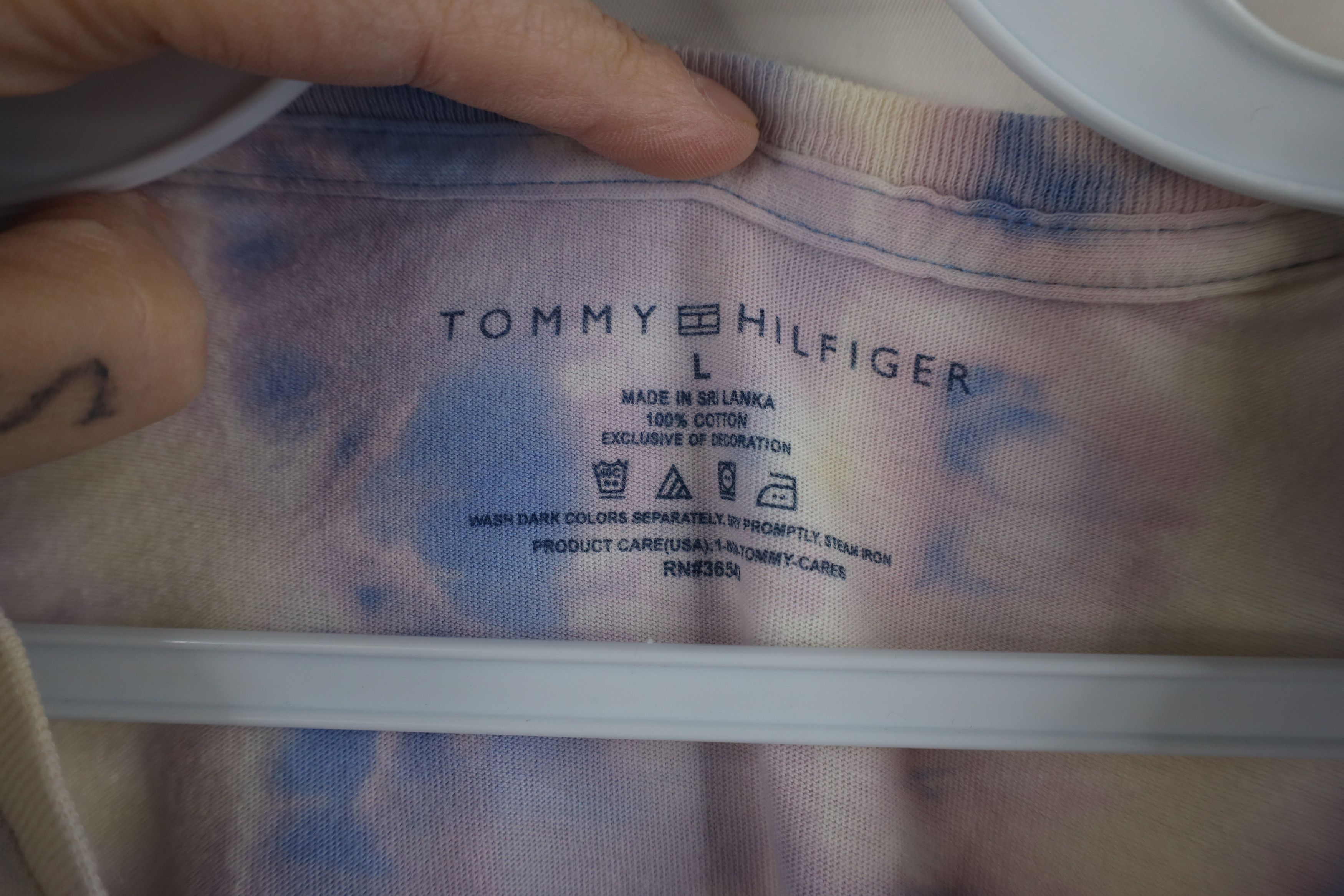 Tommy Hilfiger × Vintage Vintage Y2K Tommy Hilfiger Wash Short Sleeve T-Shirt Cotton Size US L / EU 52-54 / 3 - 6 Thumbnail