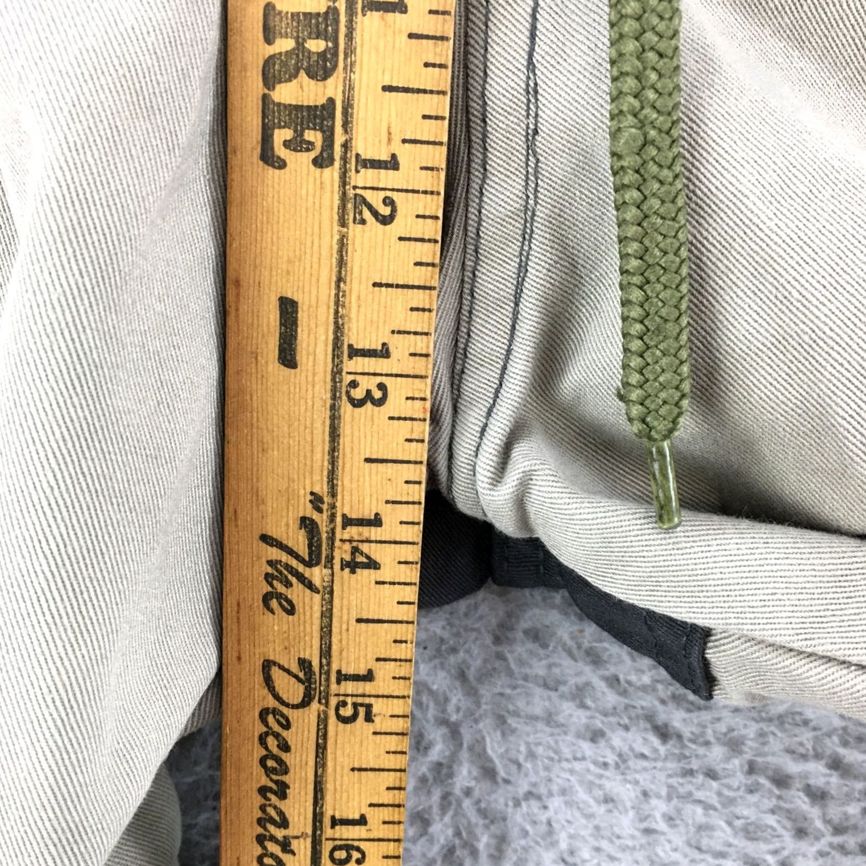 Vintage Off Road Adventure Cargo Shorts Mens 28x9.5 Beige Grey High Rise Elastic Waist Casual Cargo Pocket Regular Rise Men Size US 28 / EU 44 - 6 Thumbnail