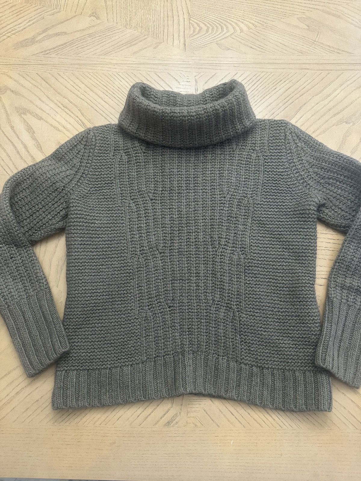 Banana Republic Banana Republic Turtleneck Sweate Size M / US 6-8 / IT 42-44 - 1 Thumbnail
