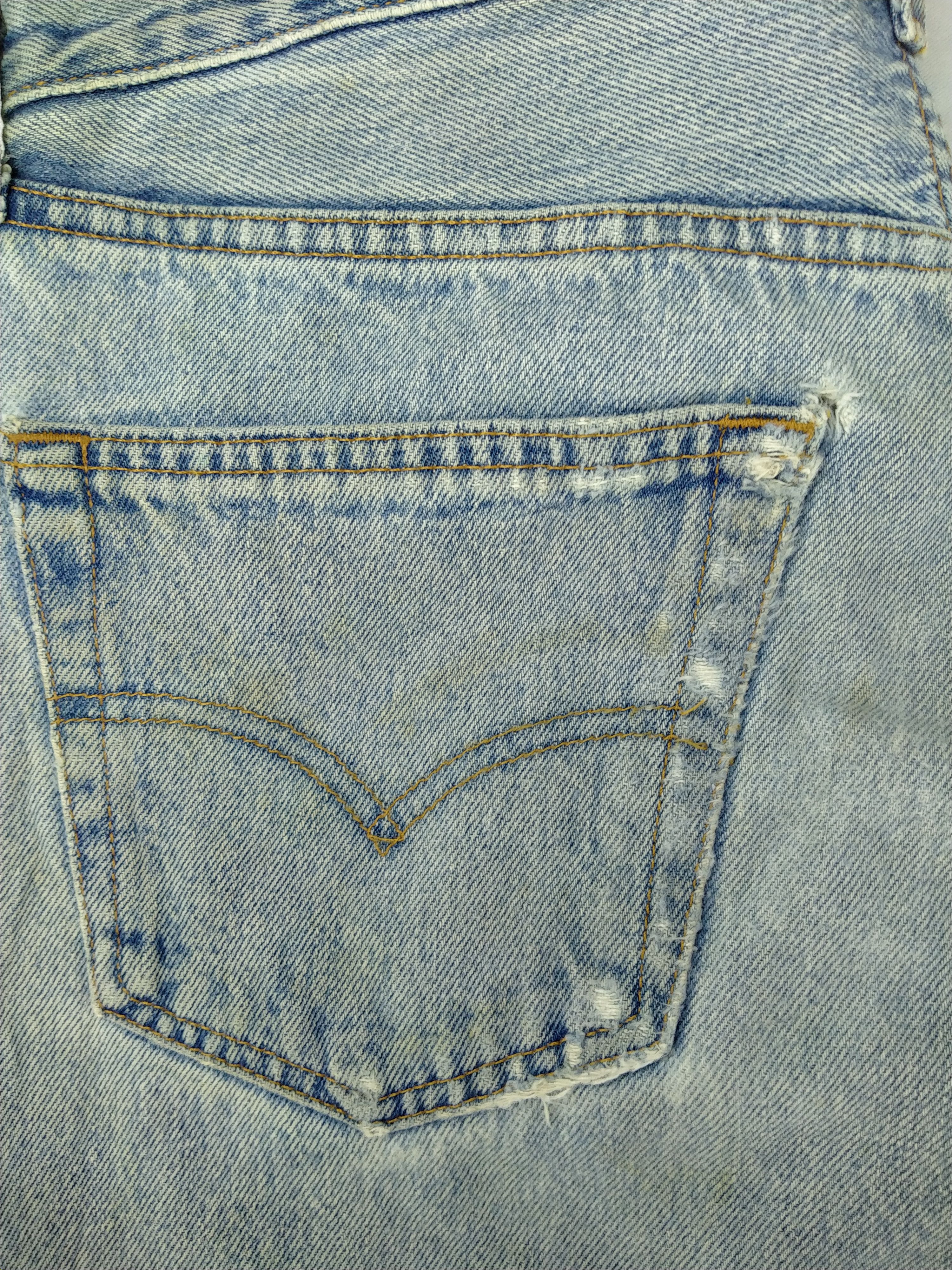 Levi's Light Wash Vintage Levi's 501 Distressed Denim 31x29.5 JN582 Size US 31 - 12 Thumbnail