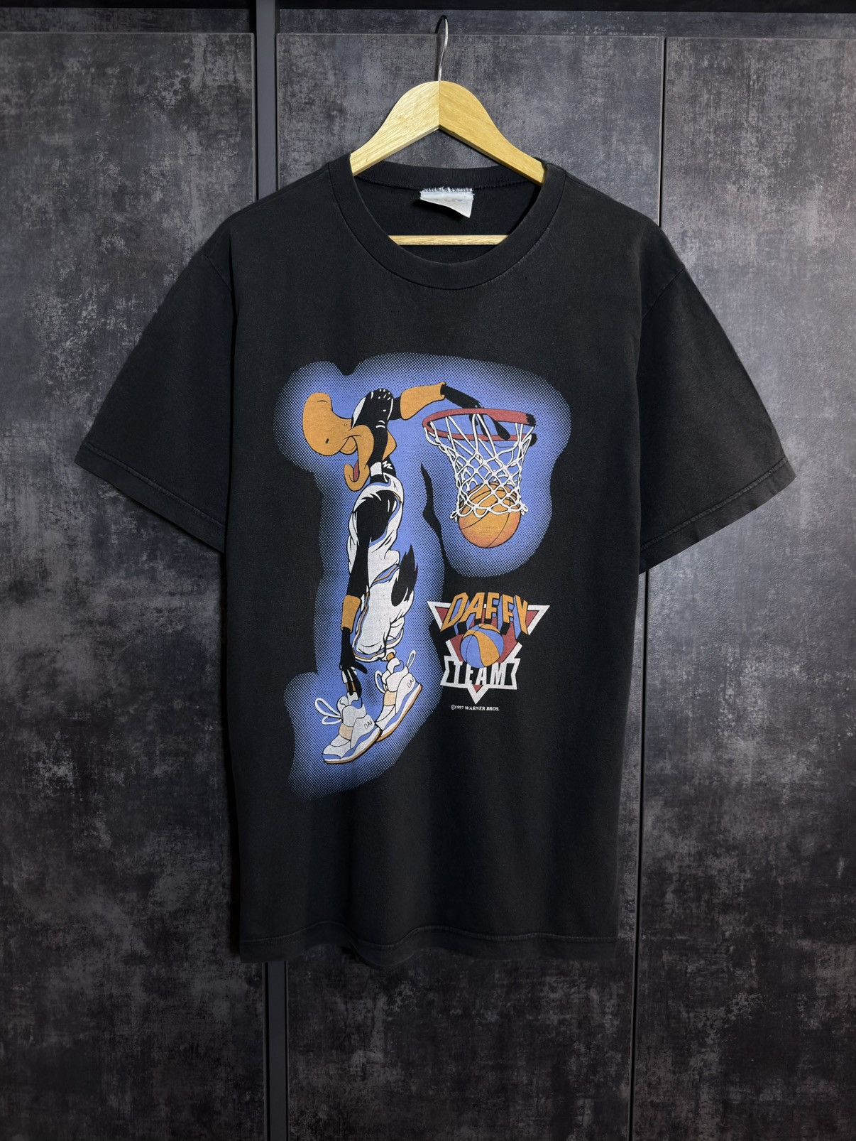 Vintage Vintage 1997 Daffy NBA Dunk Jordan T-shirt Supreme Y3 424 Size US L / EU 52-54 / 3 - 1 Thumbnail