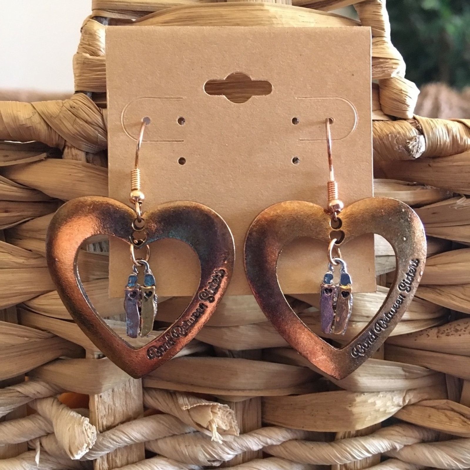 Vintage Vintage repurpose aged gold heart drop earrings Size ONE SIZE - 1 Thumbnail