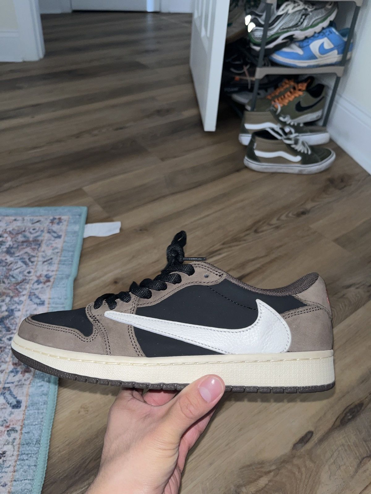 Nike × Travis Scott Travis Scott Jordan 1 Low “Mocha” Size US 8.5 / EU 41-42 - 22 Thumbnail