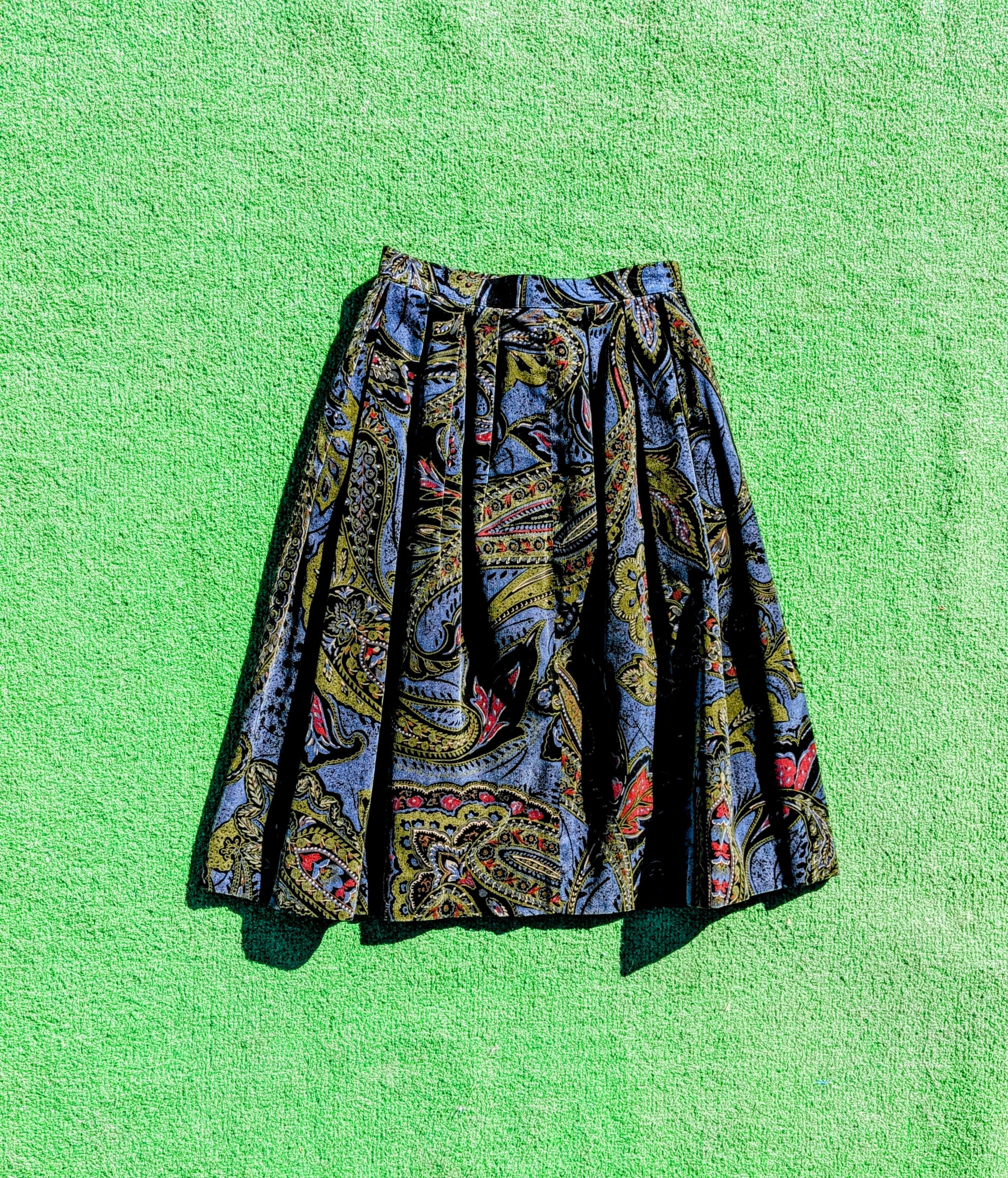 Designer Vintage 1970s Japanese Velvet Paisley Midi A-Line Skirt Size 25" / US 0 / IT 36 - 3 Thumbnail