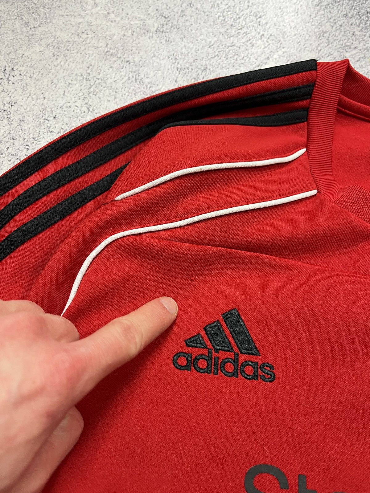 Adidas Vintage Adidas Liverpool 2010 Soccer Training Sweatshirt Size US L / EU 52-54 / 3 - 8 Thumbnail