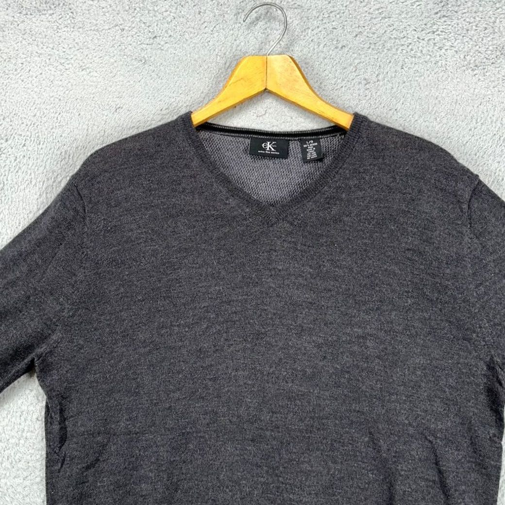 Calvin Klein Calvin Klein Sweater Mens Large Gray 100% Merino Wool V-Neck Knit Pullover Adult L Gray Size US L / EU 52-54 / 3 - 2 Thumbnail