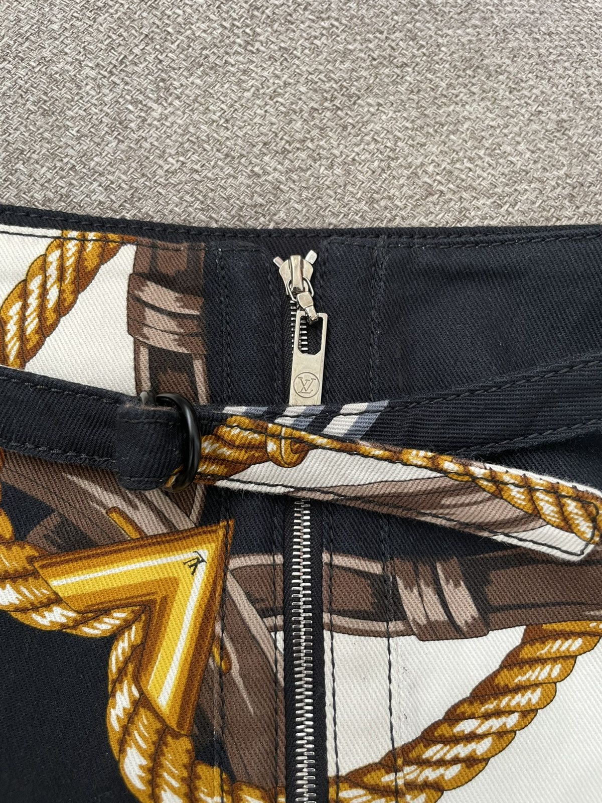 Louis Vuitton Louis Vuitton Skirt Laser print Size 26" / US 2 / IT 38 - 6 Thumbnail