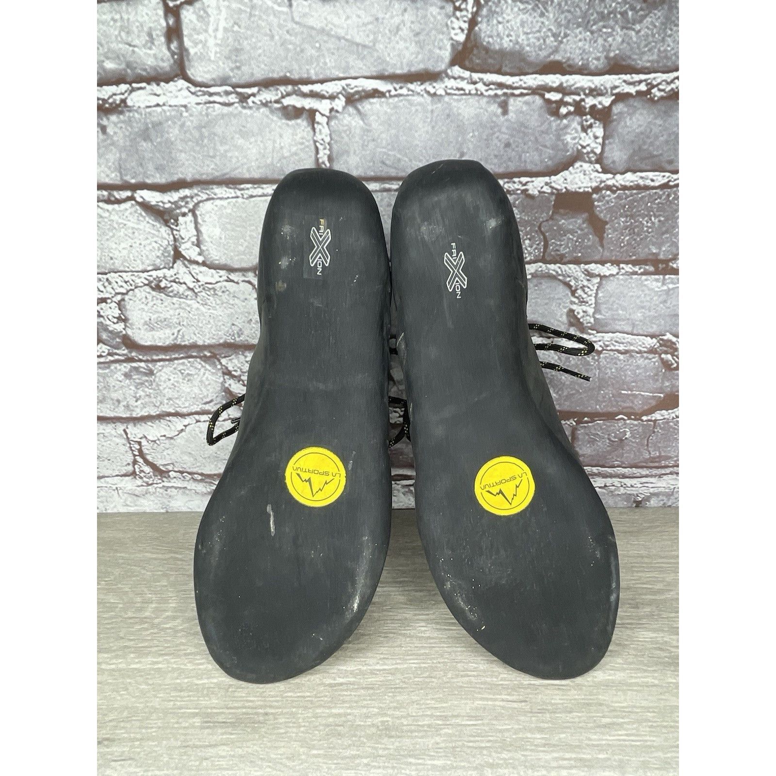 La Sportiva La Sportiva Tarantulace Black Leather Red Rock Climbing Shoe Size US 10.5 / EU 43-44 - 21 Thumbnail