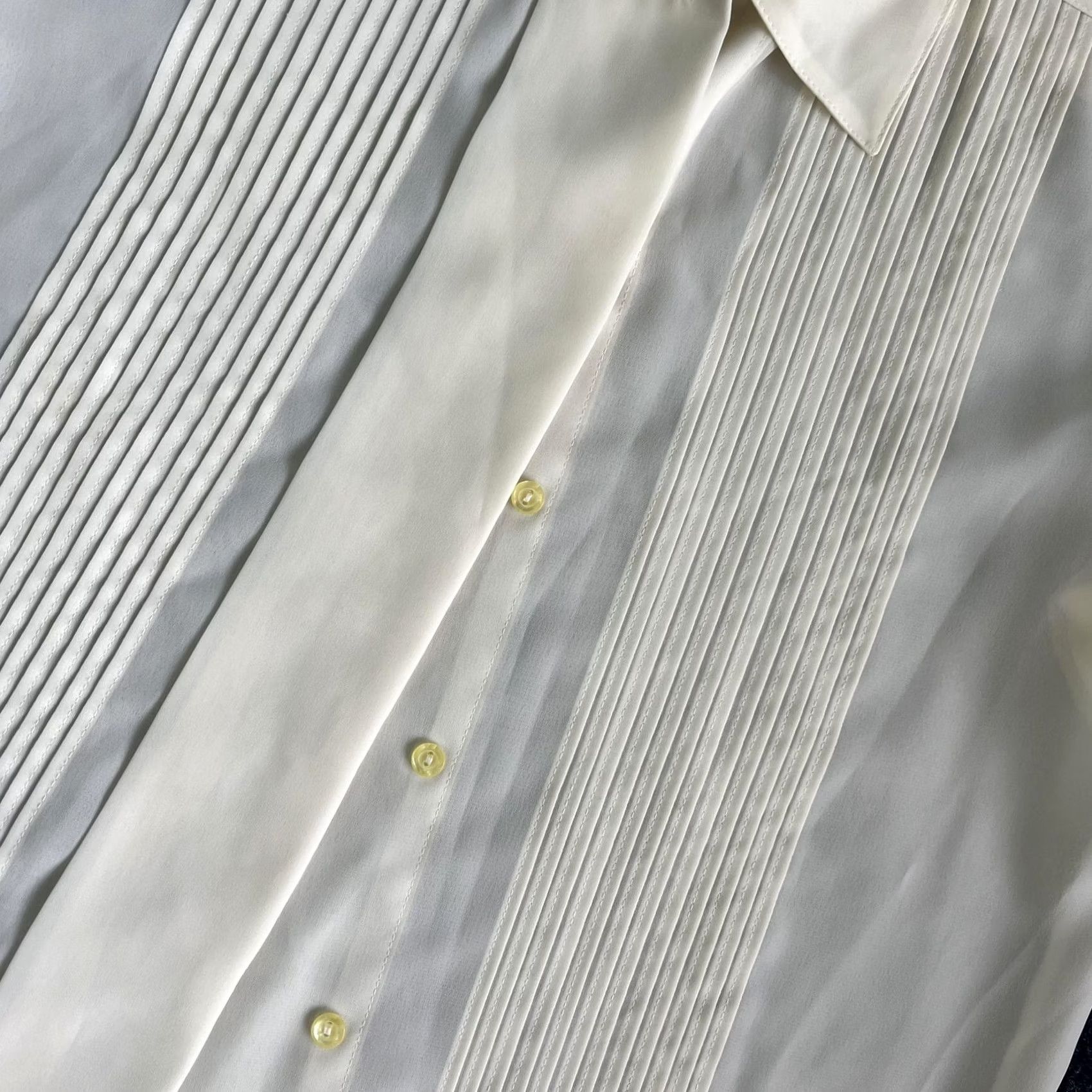 Worthington VINTAGE Worthington Blouse Womens 8P Petite Short Sleeve Button Front Pleated Sheer White Top Size M / US 6-8 / IT 42-44 - 2 Thumbnail