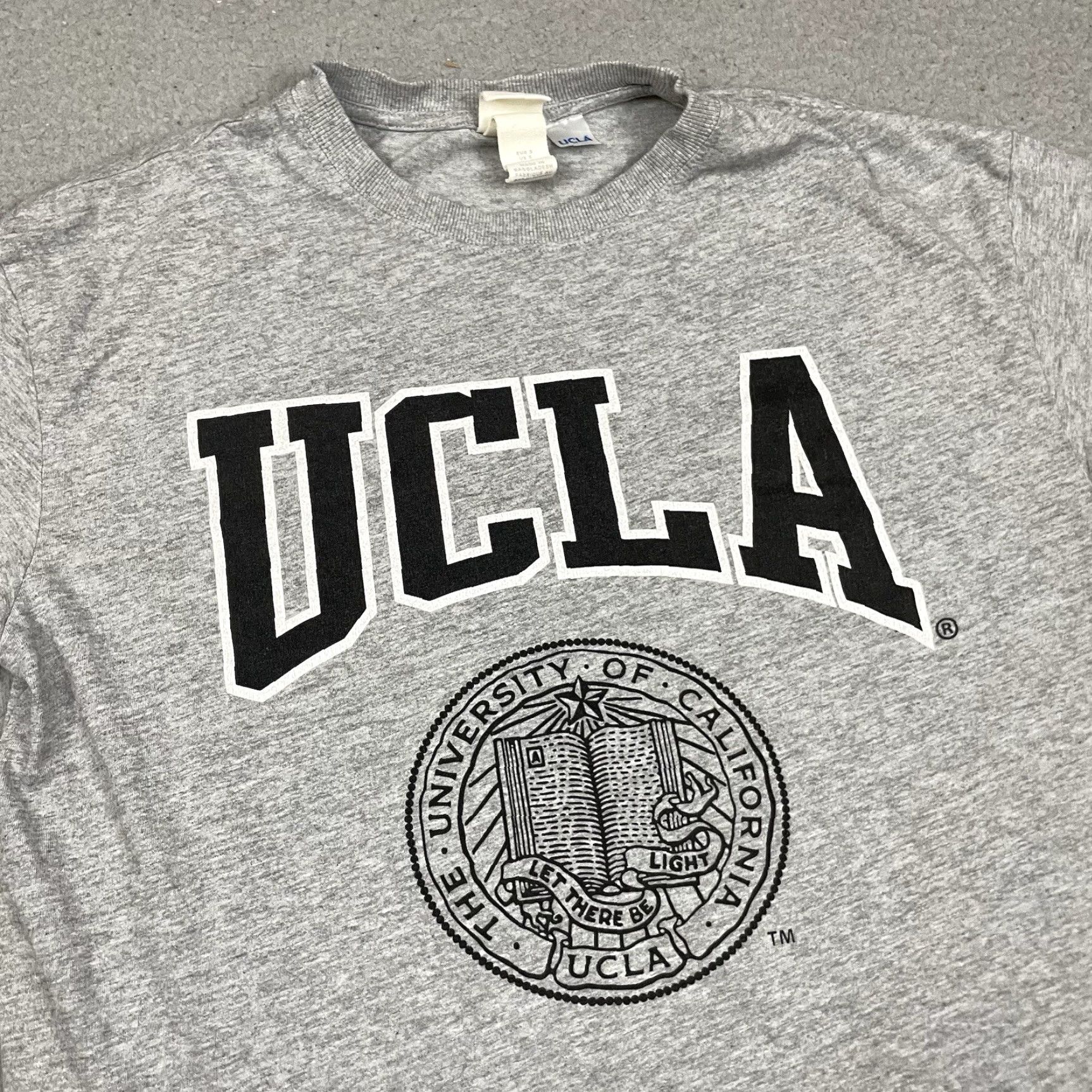H&M VINTAGE UCLA Bruins T Shirt Women S Gray College 1908 Includes UCLA Shirt 1908 Women Small Size S / US 4 / IT 40 - 2 Thumbnail