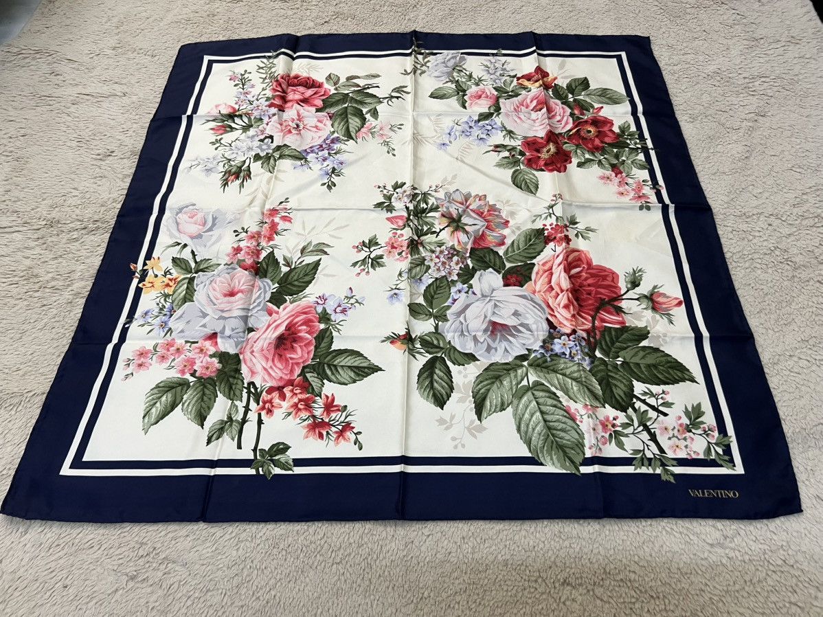 Valentino 100% Silk VALENTINO Scarf Size ONE SIZE - 2 Thumbnail