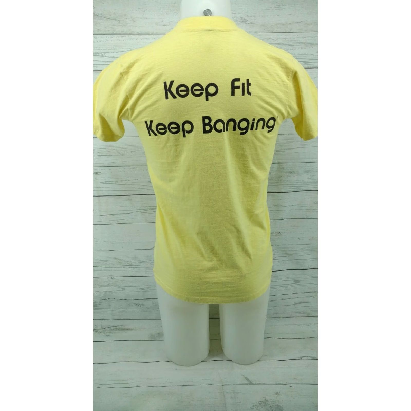 Hanes Vintage Wallbangers Court Center Yellow Shirt Single Stitch Size Medium Hanes Cotton Blend Short Sleeve 1980s Womens Mens Boys Girls Size US M / EU 48-50 / 2 - 6 Thumbnail
