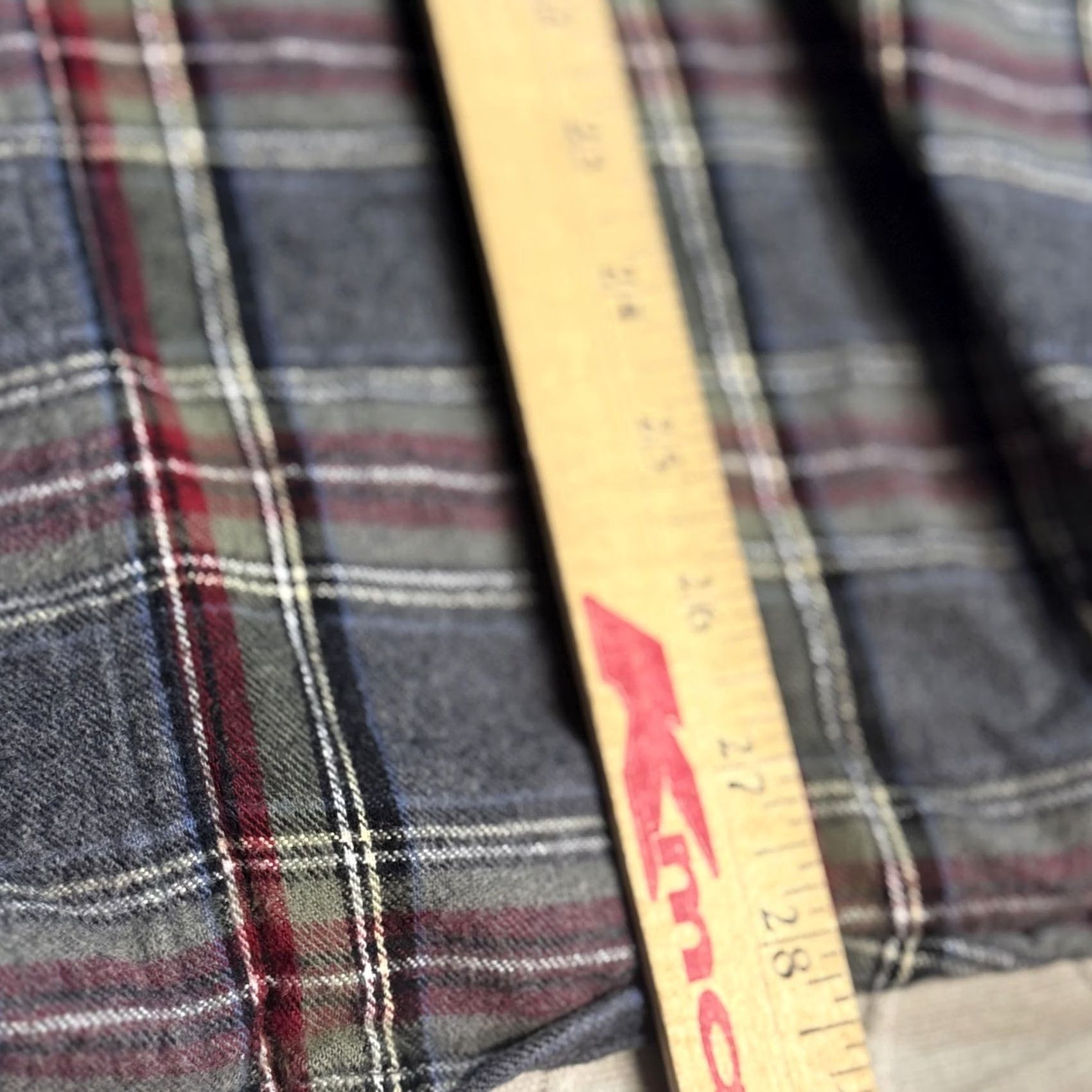 Vintage VINTAGE? No. LL Bean Shirt Mens M Gray Red Plaid Flannel Long Sleeve Button Down Casual Men's Shirt Size US M / EU 48-50 / 2 - 8 Thumbnail