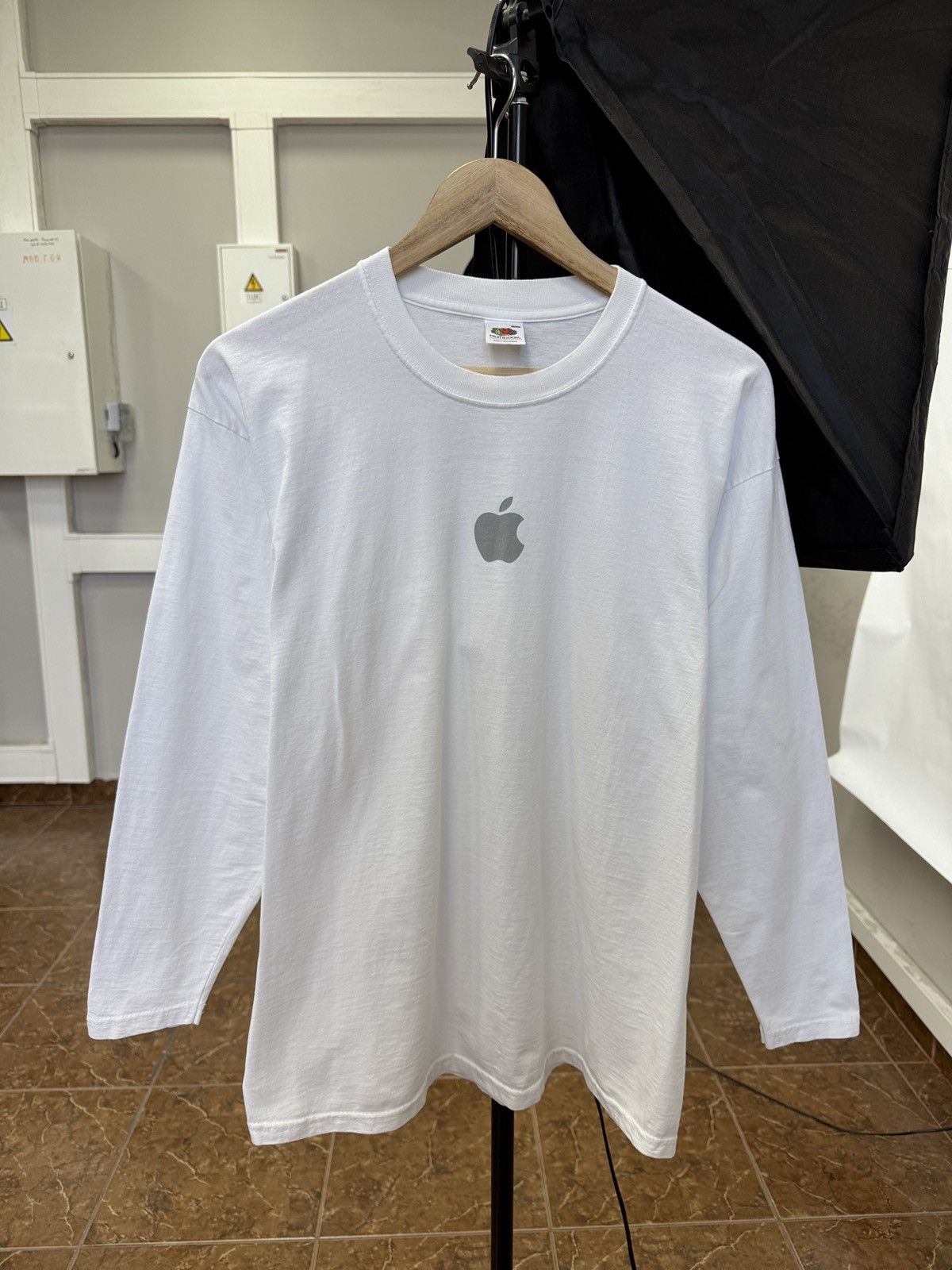 Apple 🇺🇸 Vintage Y2K iPhone Apple Give Goose Bumps Long Sleeve Size US M / EU 48-50 / 2 - 1 Thumbnail