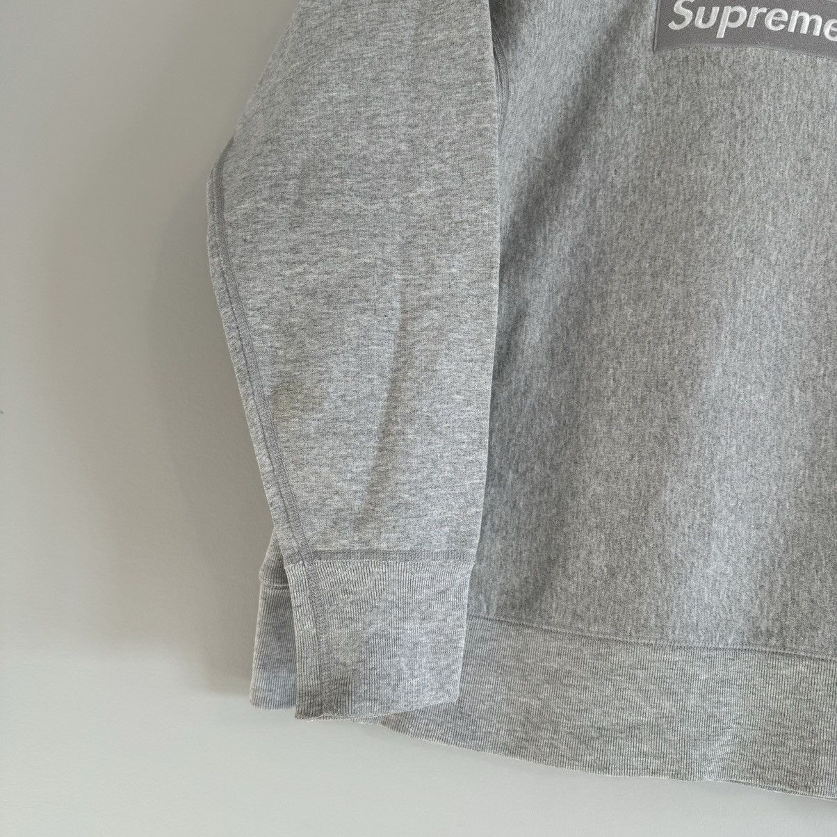 Supreme 2003 Supreme Silver Grey Box Logo Crewneck Size US M / EU 48-50 / 2 - 4 Thumbnail