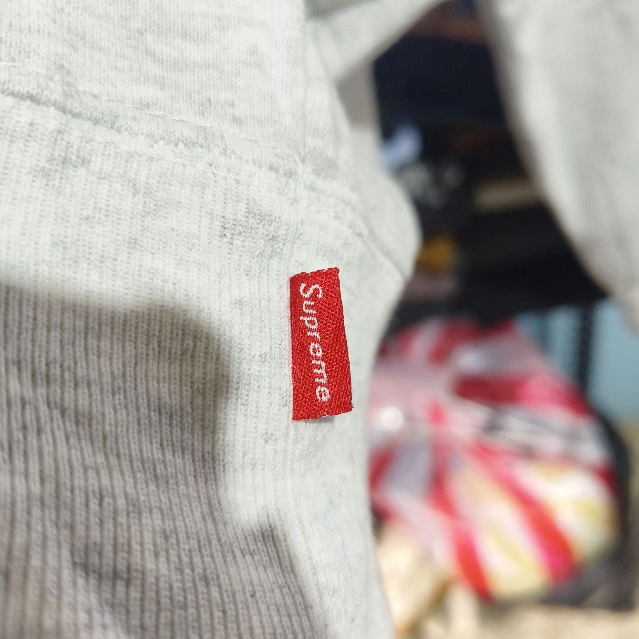 Supreme SS23 - Supreme Crest Logo Size US M / EU 48-50 / 2 - 7 Thumbnail