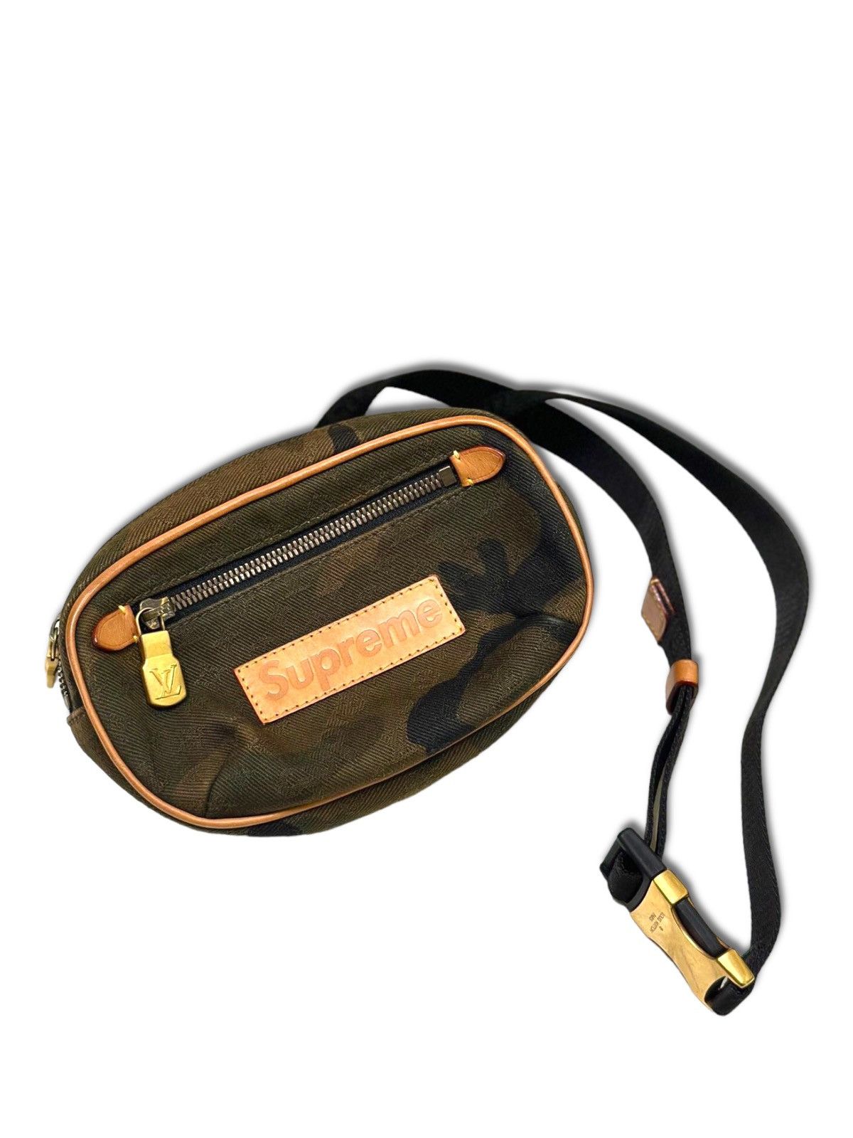 Louis vuitton best sale supreme bum bag