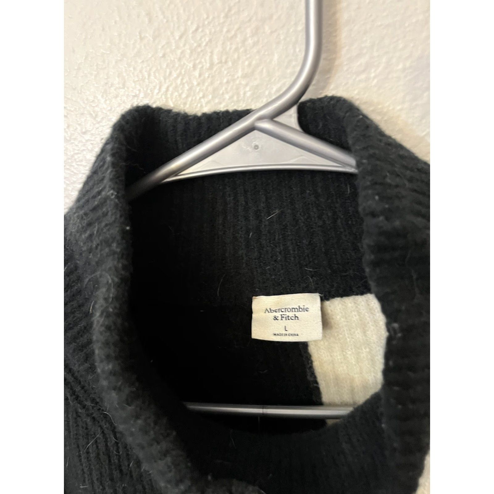 Abercrombie & Fitch Abercrombie & Fitch Color Block Wool Blend Pullover Sweater Size L Color Black Size L / US 10 / IT 46 - 2 Thumbnail