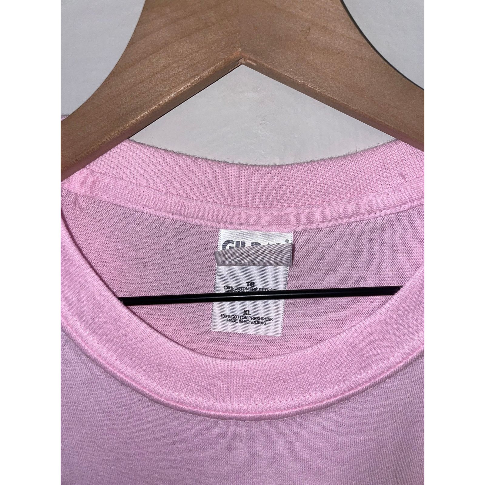 Gildan Vintage Spoof Shirt Von B*tch Dutch Pink Joke Tee 2000s XL Size US XL / EU 56 / 4 - 7 Thumbnail