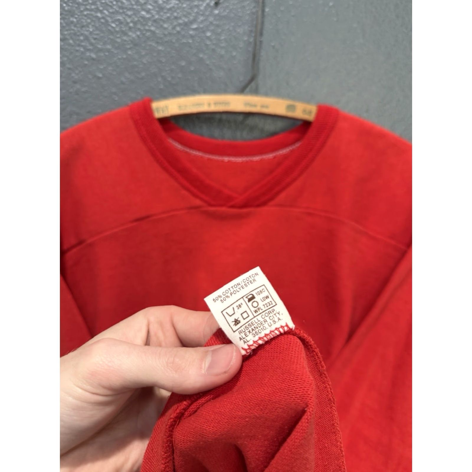 Russell Athletic VINTAGE Russell Athletic Gold Label Red Cotton Raglan Shirt M Adult Mens 70s 1970s Size US M / EU 48-50 / 2 - 3 Thumbnail