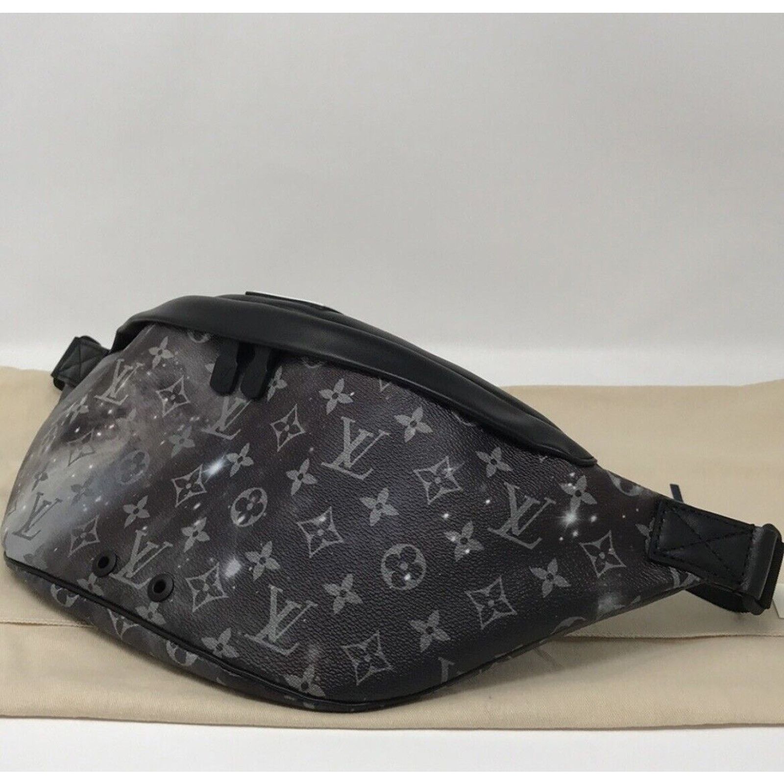 Louis Vuitton Louis Vuitton Discovery Bumbag Limited Ed Monogram Galaxy Size ONE SIZE - 6 Thumbnail