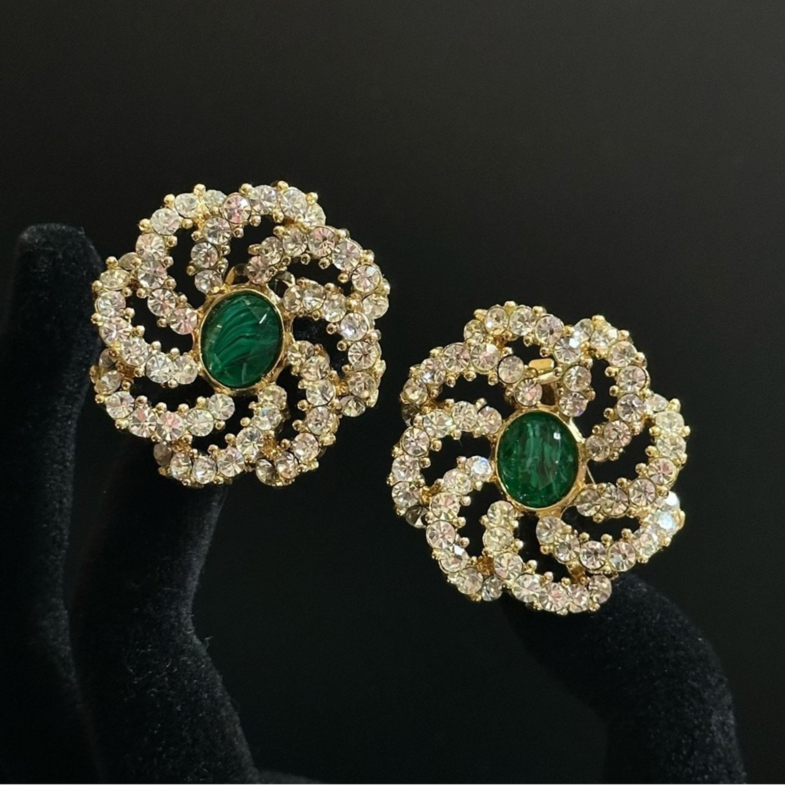 Other Vintage Emerald Clear Crystal Round Floral Pendant Earrings Size ONE SIZE - 4 Thumbnail