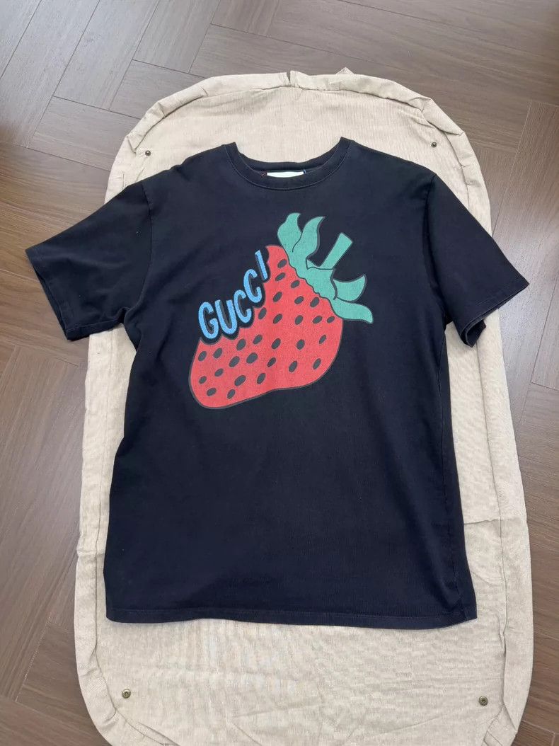 Gucci Gucci Black logo letter strawberry pattern round-neck short Size US L / EU 52-54 / 3 - 1 Thumbnail