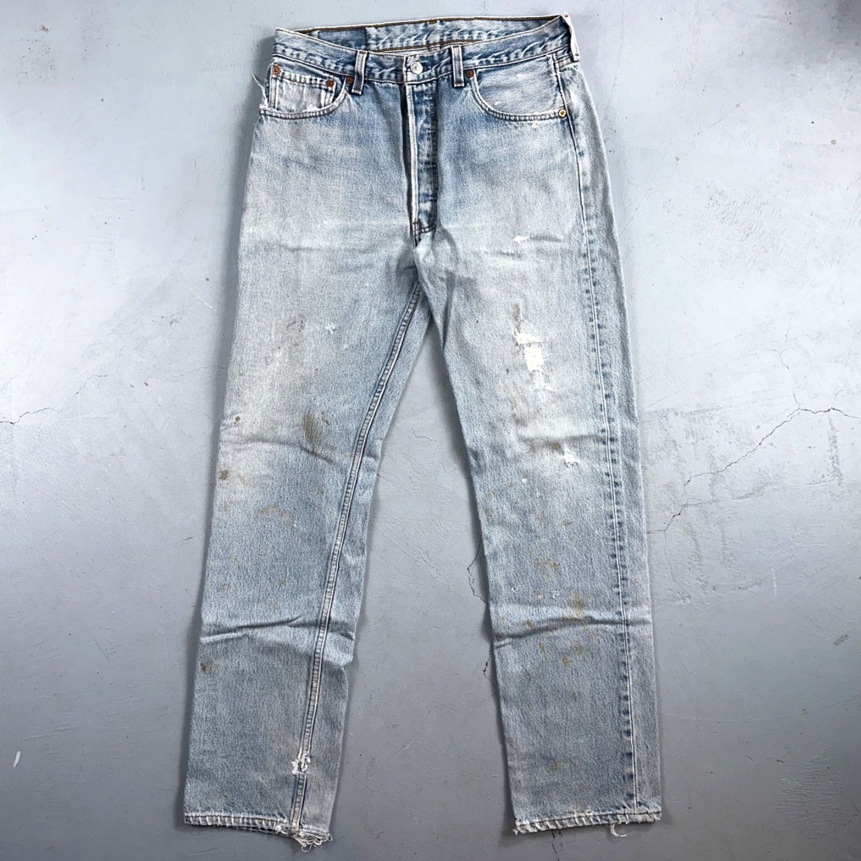 Levi's VINTAGE Levi's 501 Jeans Straight 90s USA Blue Light Wash 34x34 Mens Regular 34 Inseam 34 Jeans Size US 34 / EU 50 - 2 Thumbnail