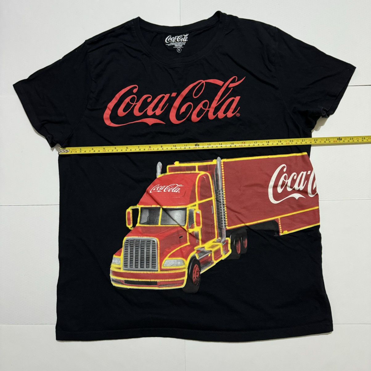 Coca Cola × Designer Official Coca Cola Christmas Truck Graphic Black T-Shirt Size US XL / EU 56 / 4 - 3 Thumbnail