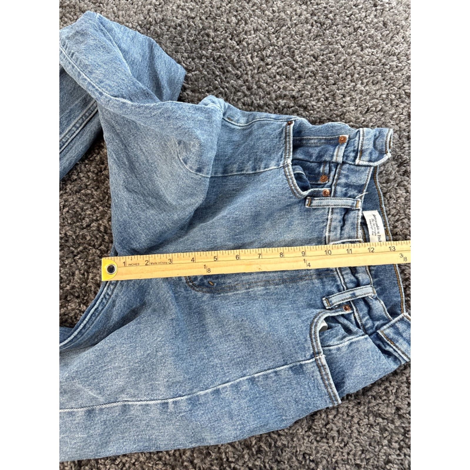 Abercrombie & Fitch VINTAGE Abercrombie & Fitch 90s Straight Jeans Women 0 25x32 Light Blue Cotton High Rise 25 in 32 in Mens? Wait not mens. Department Women. Size 0. Size ONE SIZE - 5 Thumbnail