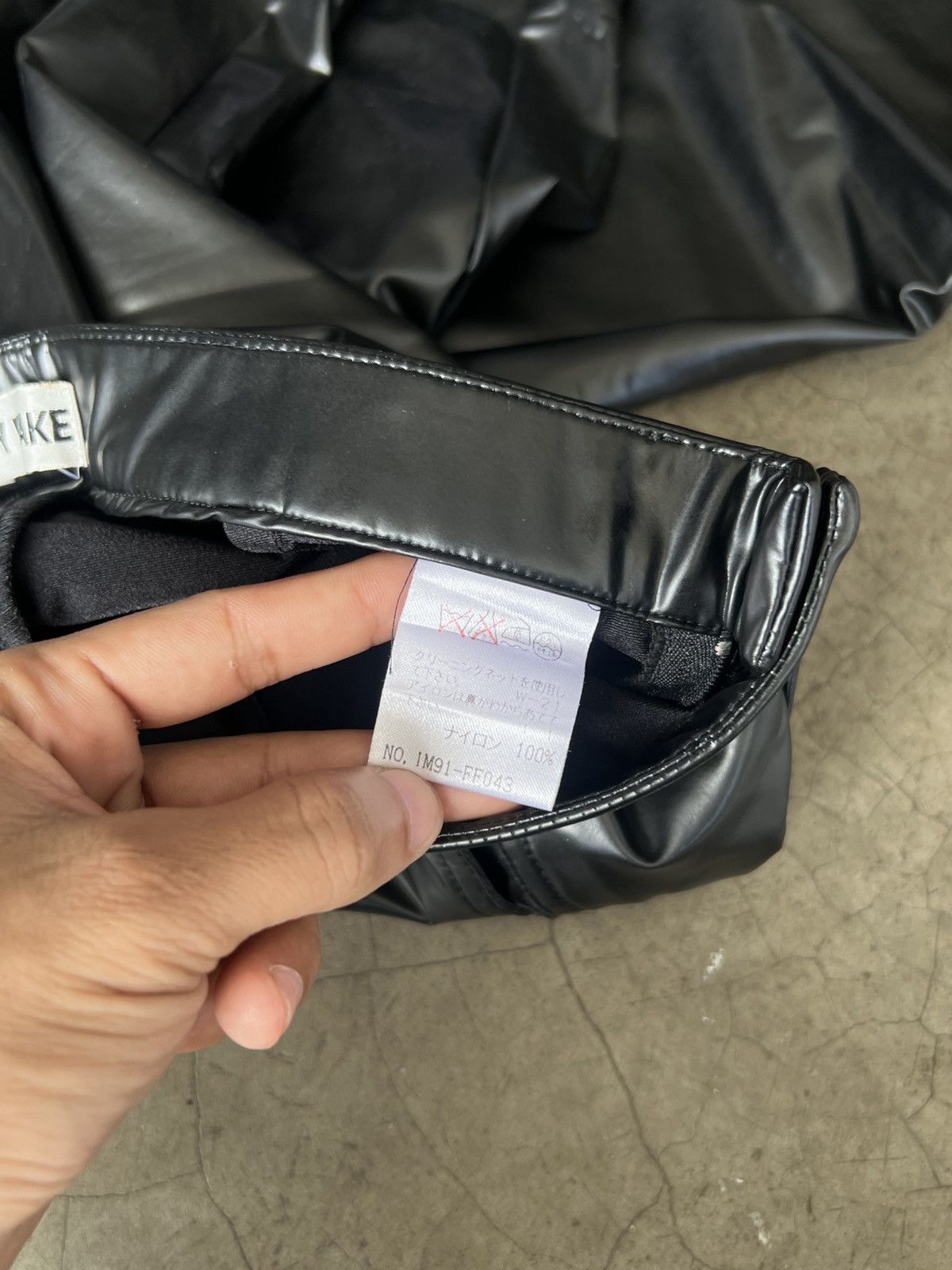 Issey Miyake Issey Miyake - S/S99 Nylon Boot Cut Pants Size 27" / US 4 / IT 40 - 10 Thumbnail
