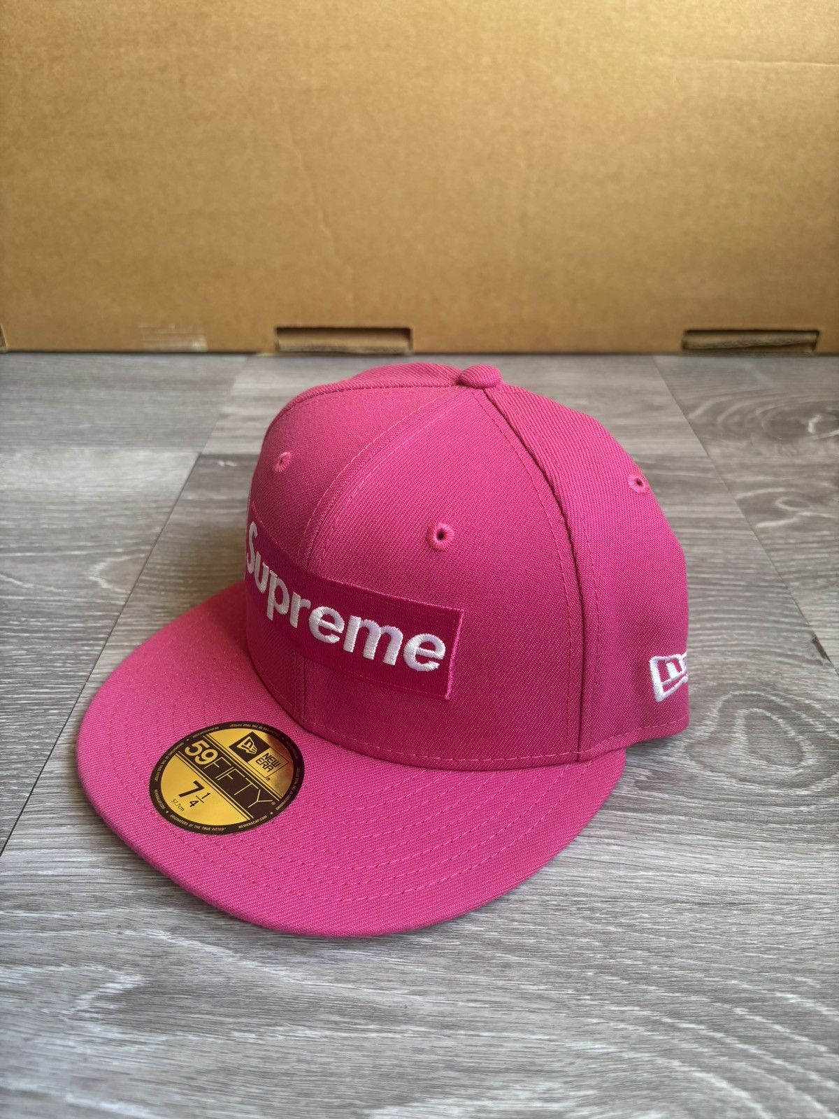 New Era × Supreme Supreme Pink Breast Cancer Box Logo New Era Fitted Size ONE SIZE - 3 Thumbnail