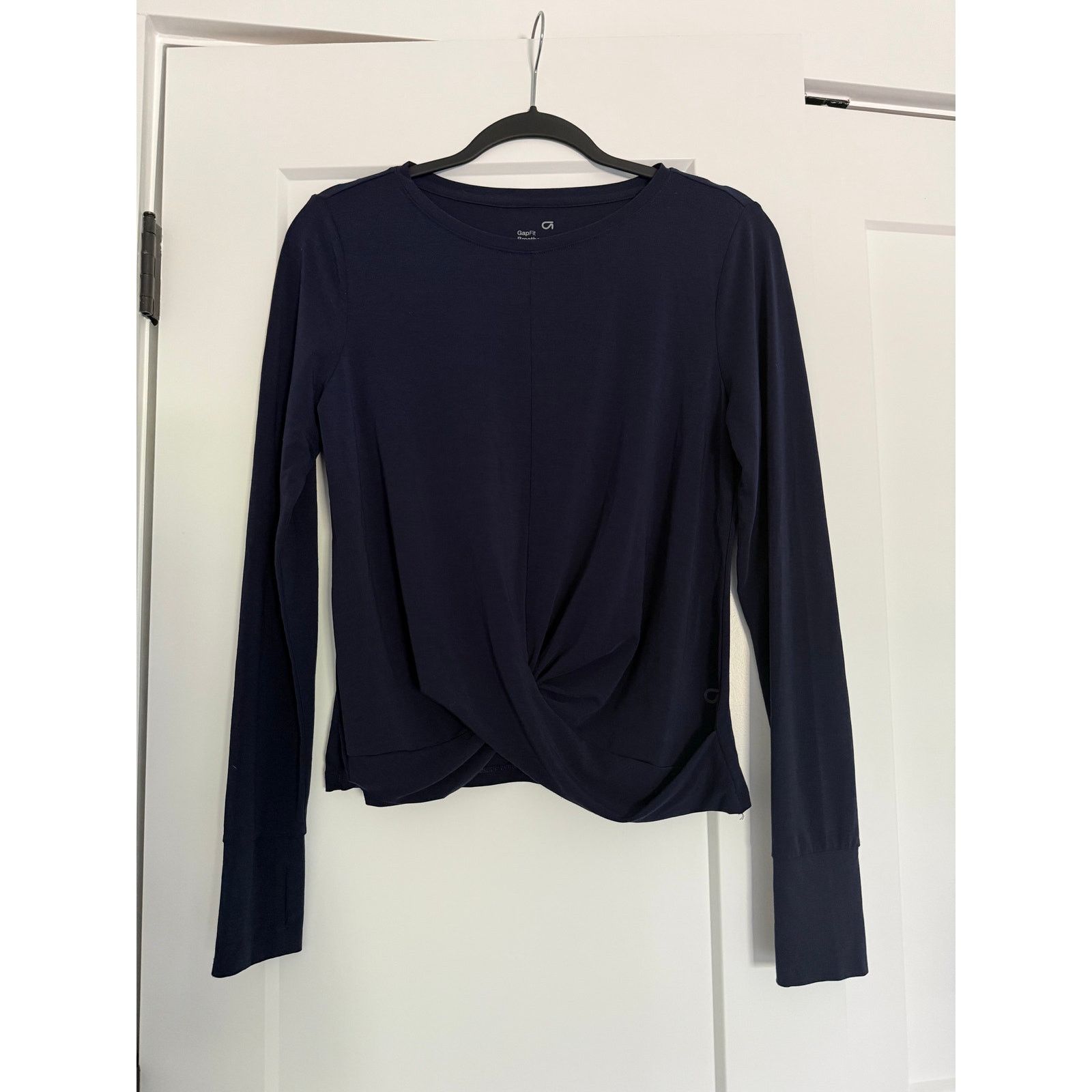 Gap $40 GapFit Breathe Twist Front Long Sleeve Tee Tan- Navy M Size M / US 6-8 / IT 42-44 - 2 Thumbnail
