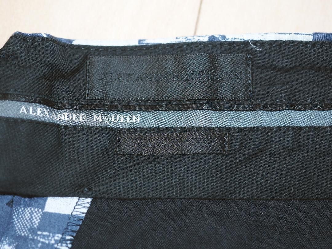 Alexander McQueen Alexander McQueen SS 08 " picture collage" tailored shorts Size US 32 / EU 48 - 3 Thumbnail