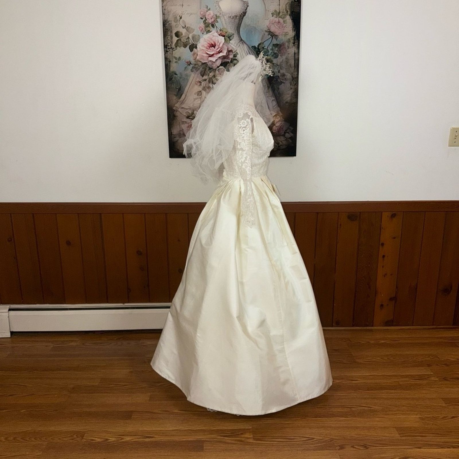 Vintage Stunning Vintage 1950s Wedding Gown & Crown Veil Size M / US 6-8 / IT 42-44 - 5 Thumbnail