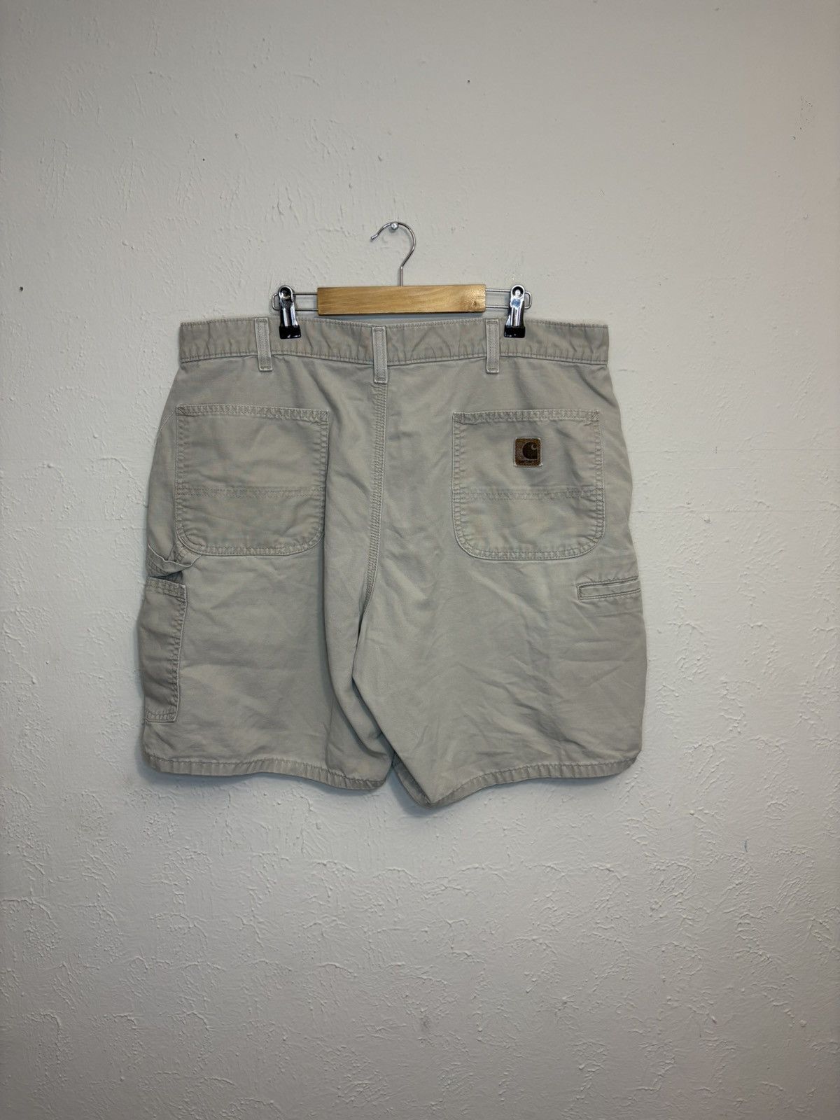 Carhartt VTG Carhartt tan cargo shorts size 36w Size US 36 / EU 52 - 1 Thumbnail