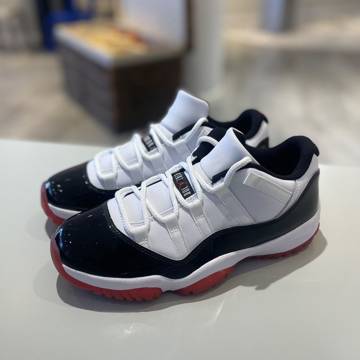 Nike Air Jordan 11 Retro Low Concord Bred Size US 8.5 / EU 41-42 - 4 Thumbnail