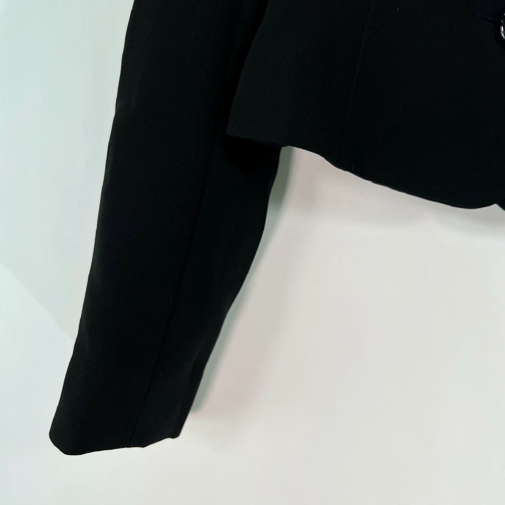 Vintage Tahari Blazer Womens Notch Lapel Lined Black Jacket Size 4 Jacket/Coat Short Sleeve 3-Button Single-Breasted 100% Polyester Dressy Modern Career Mens? Size S / US 4 / IT 40 - 5 Thumbnail