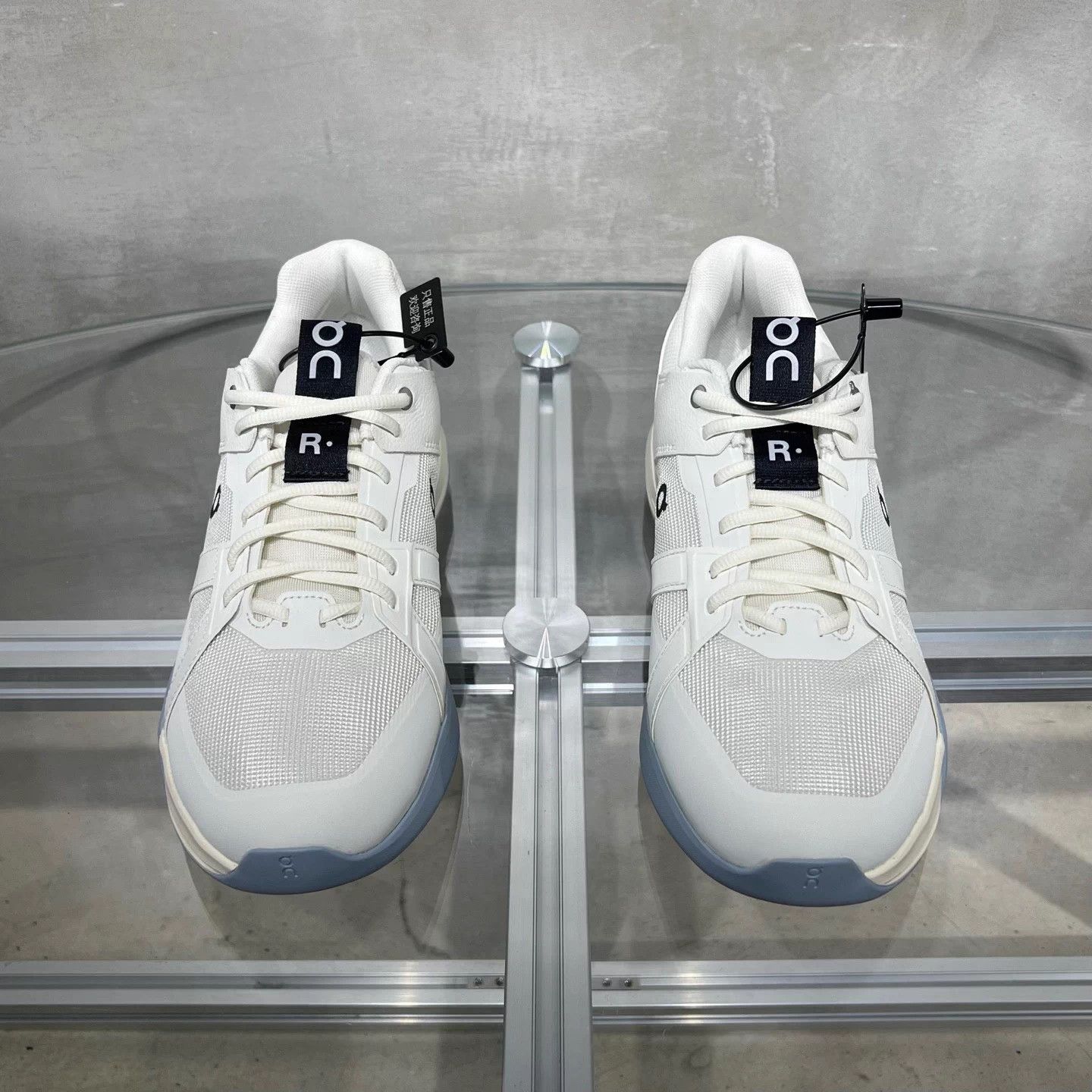 On On Running Shoes White/Blue EUR 43.5 Size US 10.5 / EU 43-44 - 1 Thumbnail