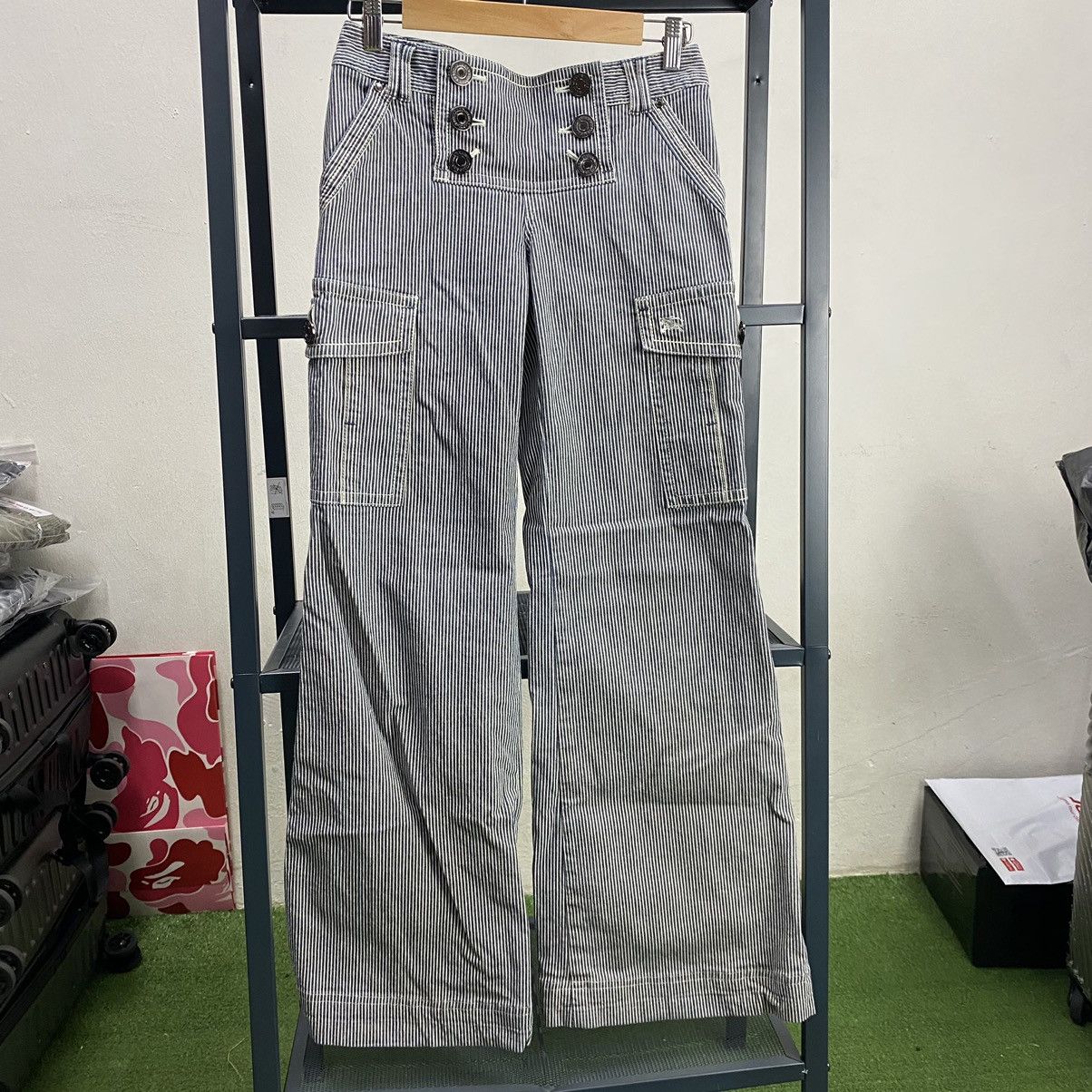 Burberry BURBERRY BLUE LABEL FLARE HICKORY CARGO PANTS MULTIPOCKET Size 30" / US 8 / IT 44 - 1 Thumbnail