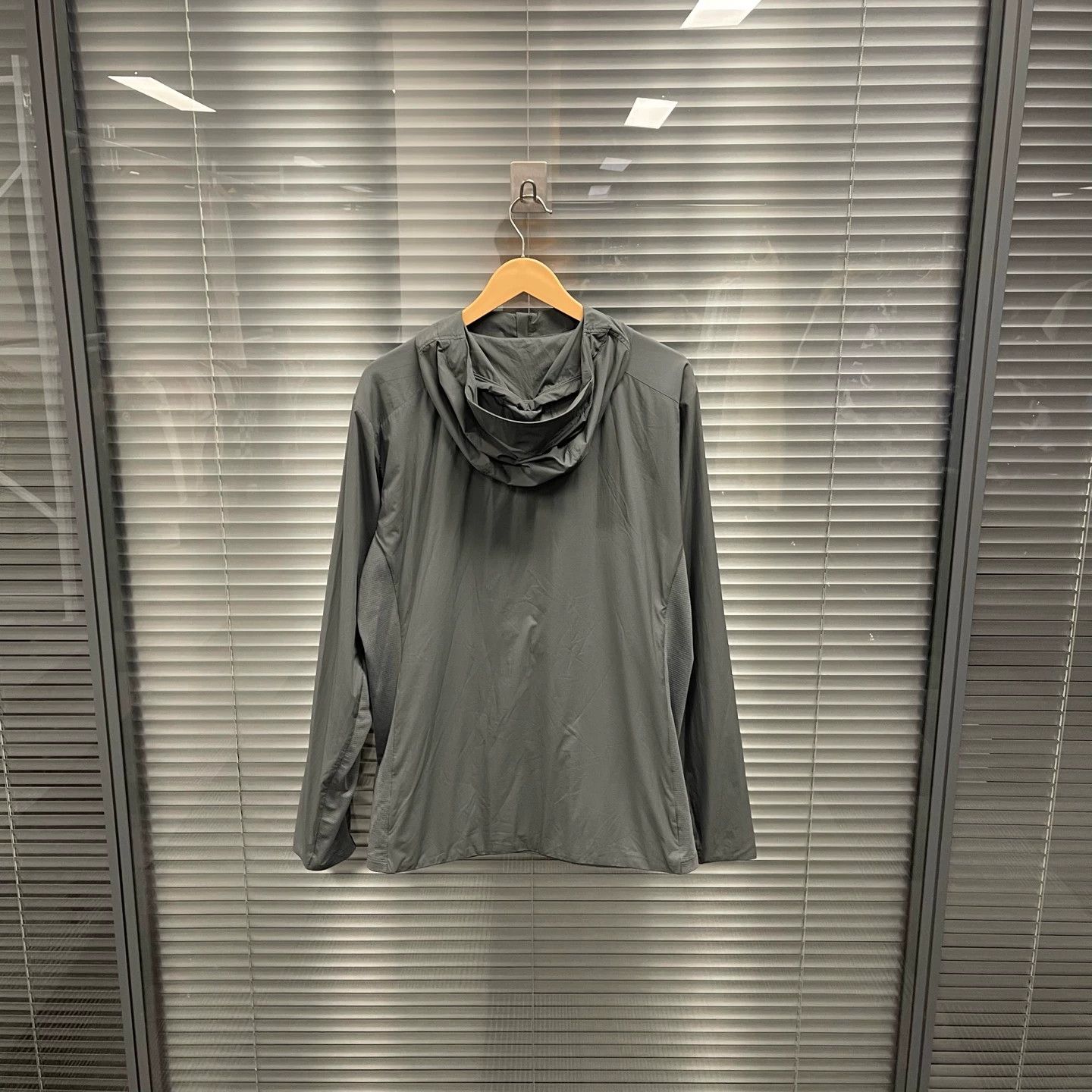 Arc'teryx Arcteryx Gray Embroidered Logo Hooded Jacket M Size US M / EU 48-50 / 2 - 2 Thumbnail