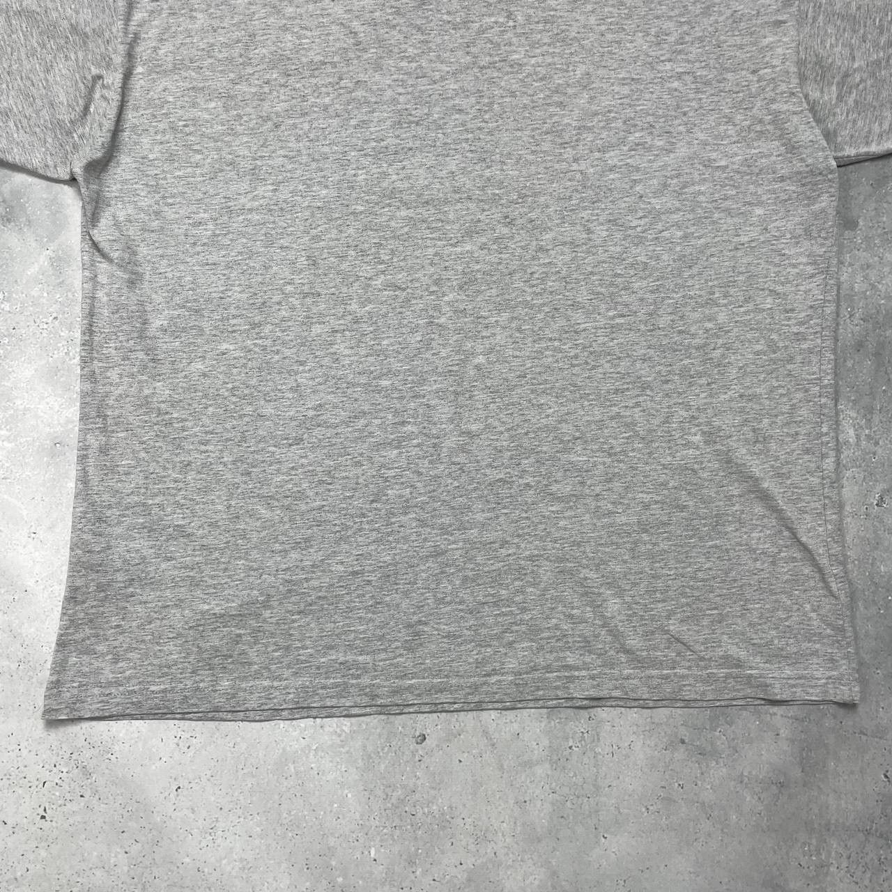 Vintage Vintage 2000s Nike Basic T Shirt Gray Size XL Size US XL / EU 56 / 4 - 19 Thumbnail