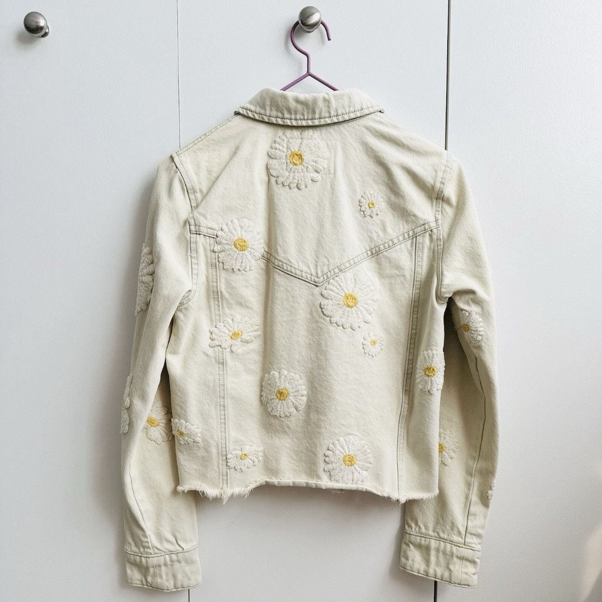 BLANKNYC Blank NYC Daisy Embroidered Denim Jacket Size XS / US 0-2 / IT 36-38 - 8 Thumbnail