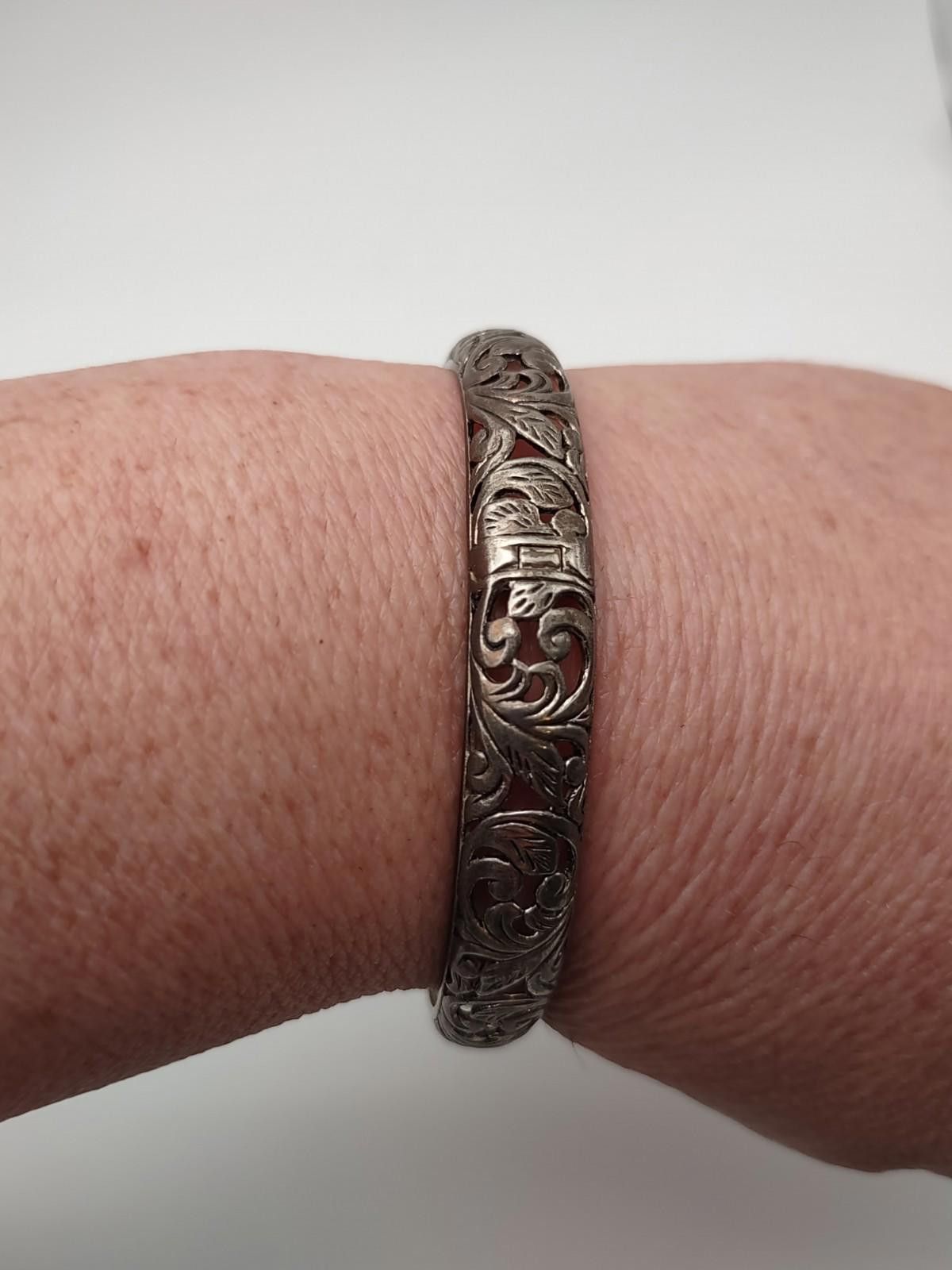 The Unbranded Brand Vintage 925 THAI CW Sterling Silver Etched Hinged Bangle 24g Size ONE SIZE - 3 Thumbnail
