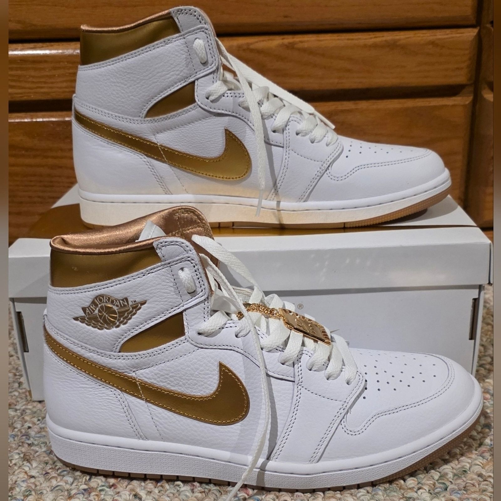 Nike Nike Air Jordan 1 Retro High OG Metallic Gold Size 11.5 Size US 11.5 / IT 41.5 - 1 Thumbnail
