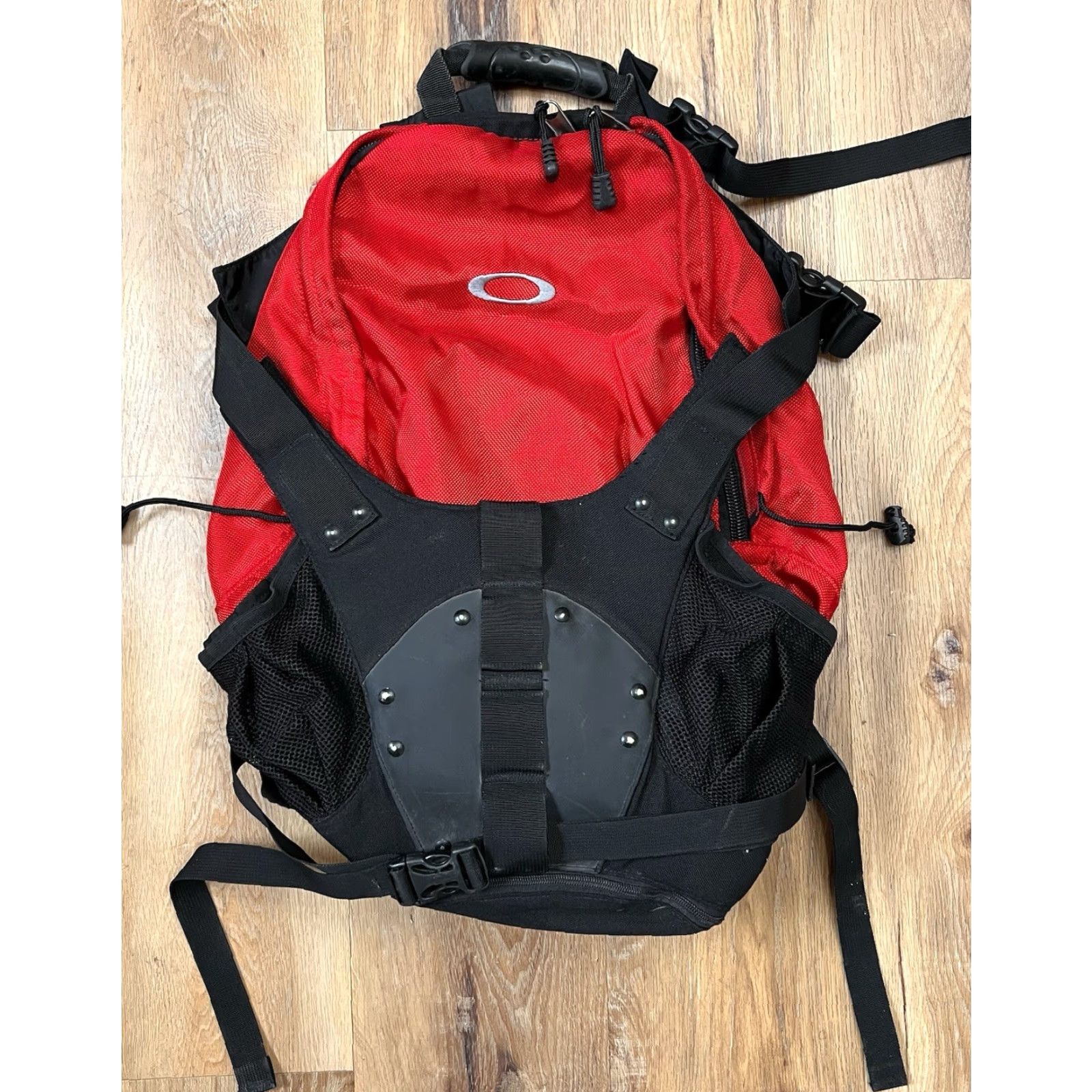 Oakley VINTAGE Oakley Icon Backback Red Black Bag Nylon Backpack Men 20” x 13” x 8” Outdoor Sports Nylon Oakley Icon 90s Y2K Bags Size ONE SIZE - 6 Thumbnail