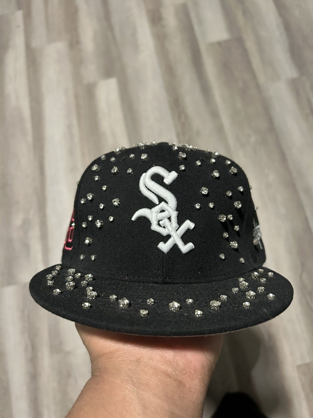 City Streets RETRO VERT BEDAZZLED SNAPBACK PREOWNED Size ONE SIZE - 1 Thumbnail
