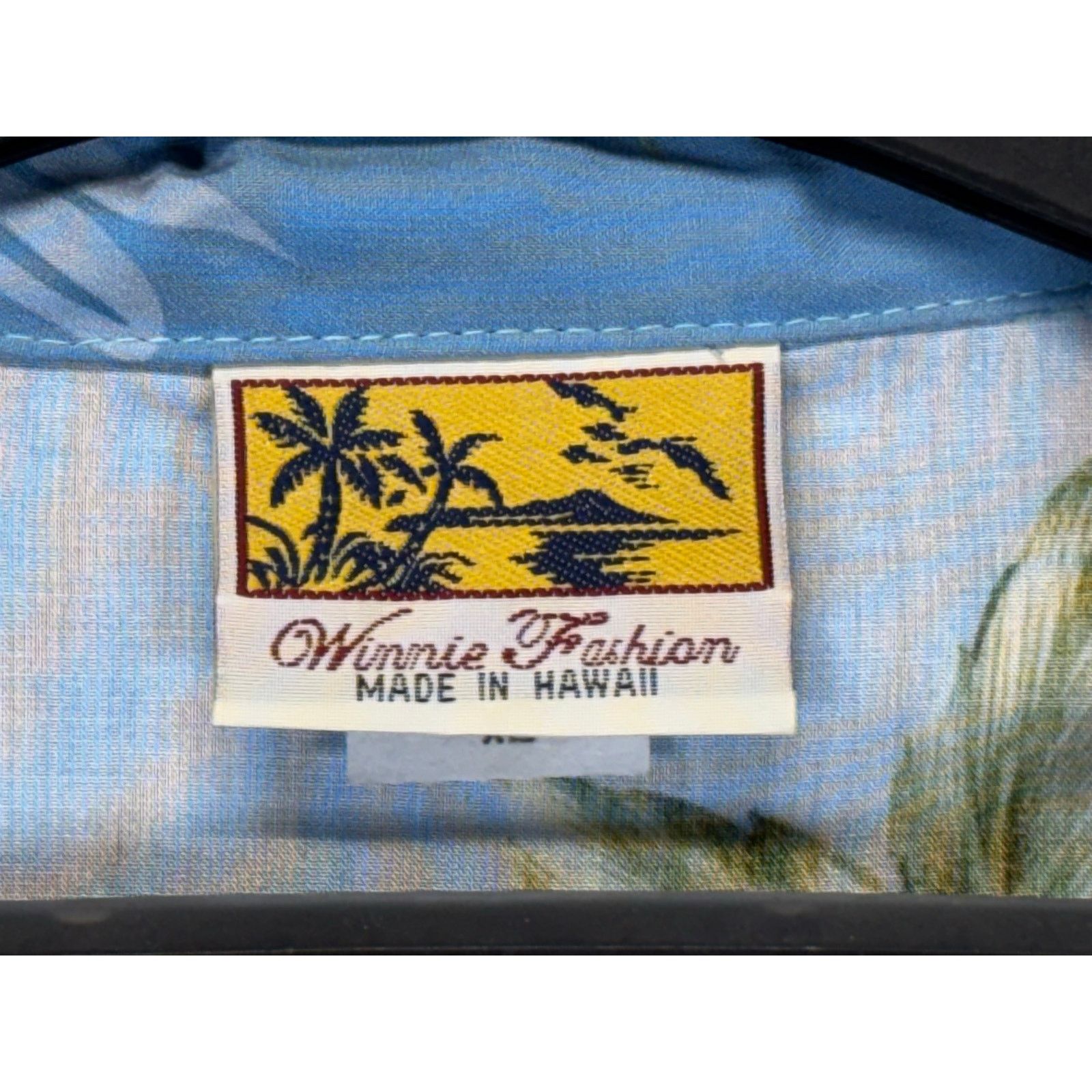 The Unbranded Brand Winnie Fashion Hawaii Men’s Aloha Shirt Blue Floral Rayon XL Size US XL / EU 56 / 4 - 5 Thumbnail