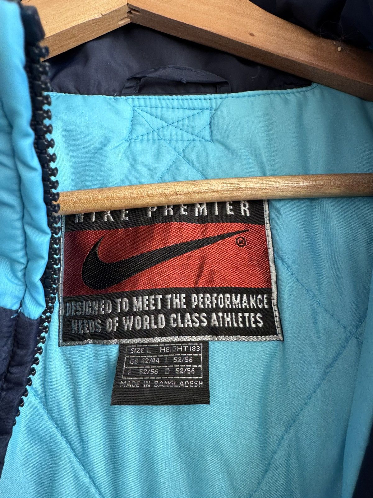 Nike Rare Nike 1860 Munich Vintage Windbreaker Football Jacket L Size US L / EU 52-54 / 3 - 7 Thumbnail
